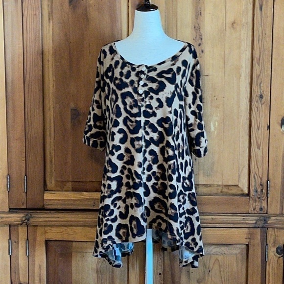 Amaryllis Sweaters - Amaryllis Tan & Black Leopard Print Knit Tunic Sz. L